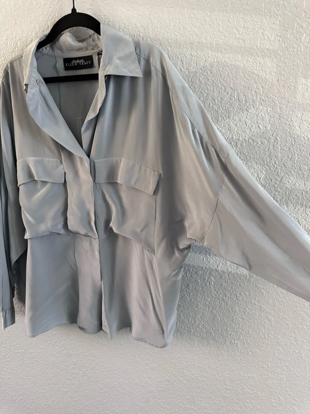Ellen Tracy 100% Silk Blouse Size 14 Gray Button Front Pocket Top - Picture 6 of 9